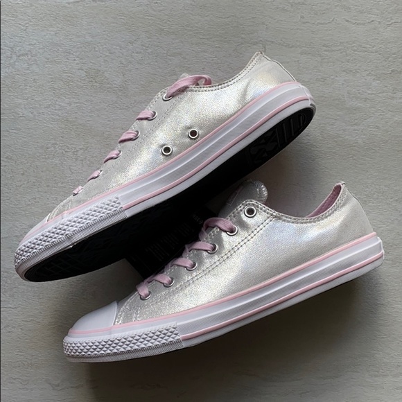 NWT converse low tops - Picture 7 of 9